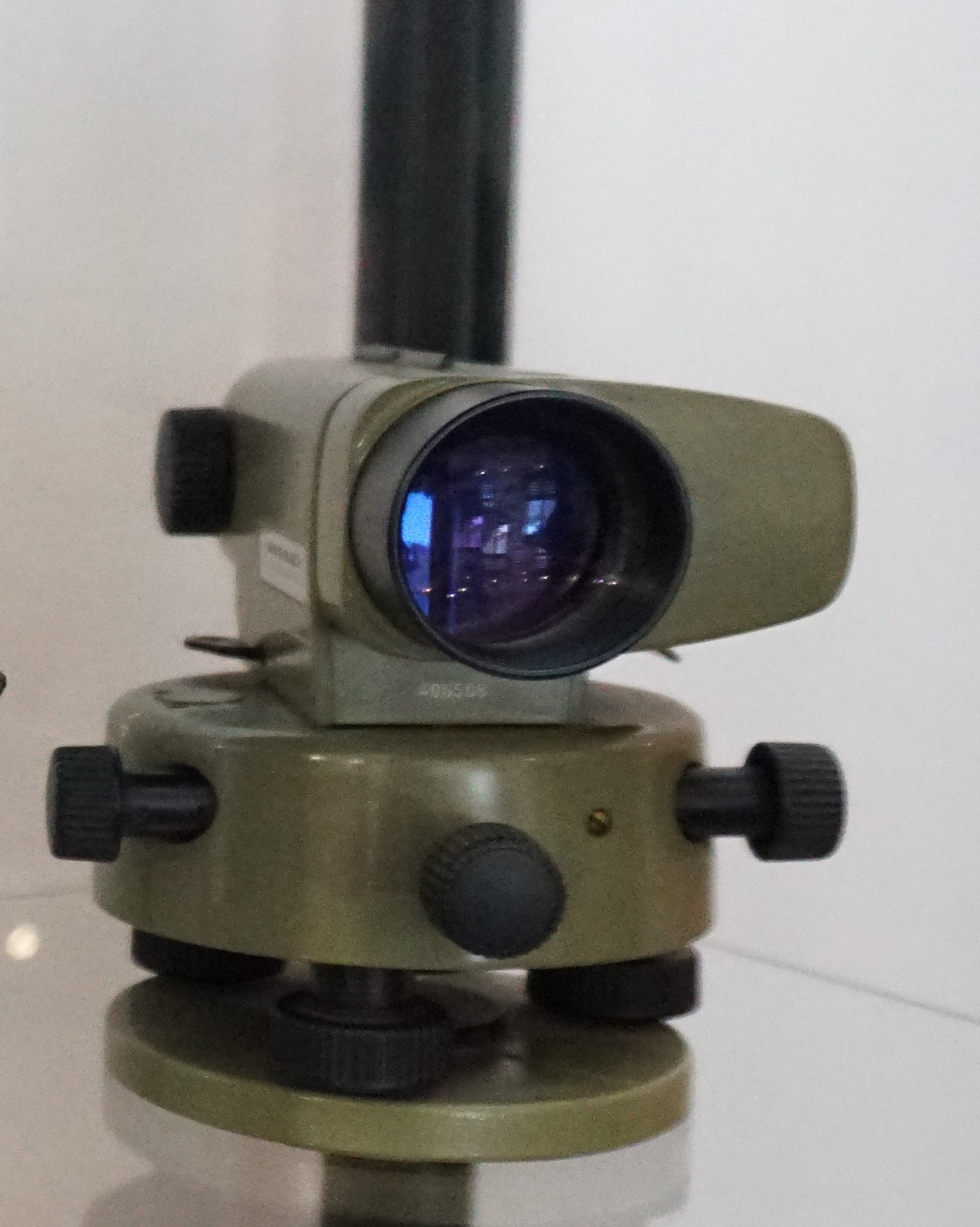 Niwelator WILD N2 - instrument geodezyjny, umożliwiający pomiar różnicy wysokości