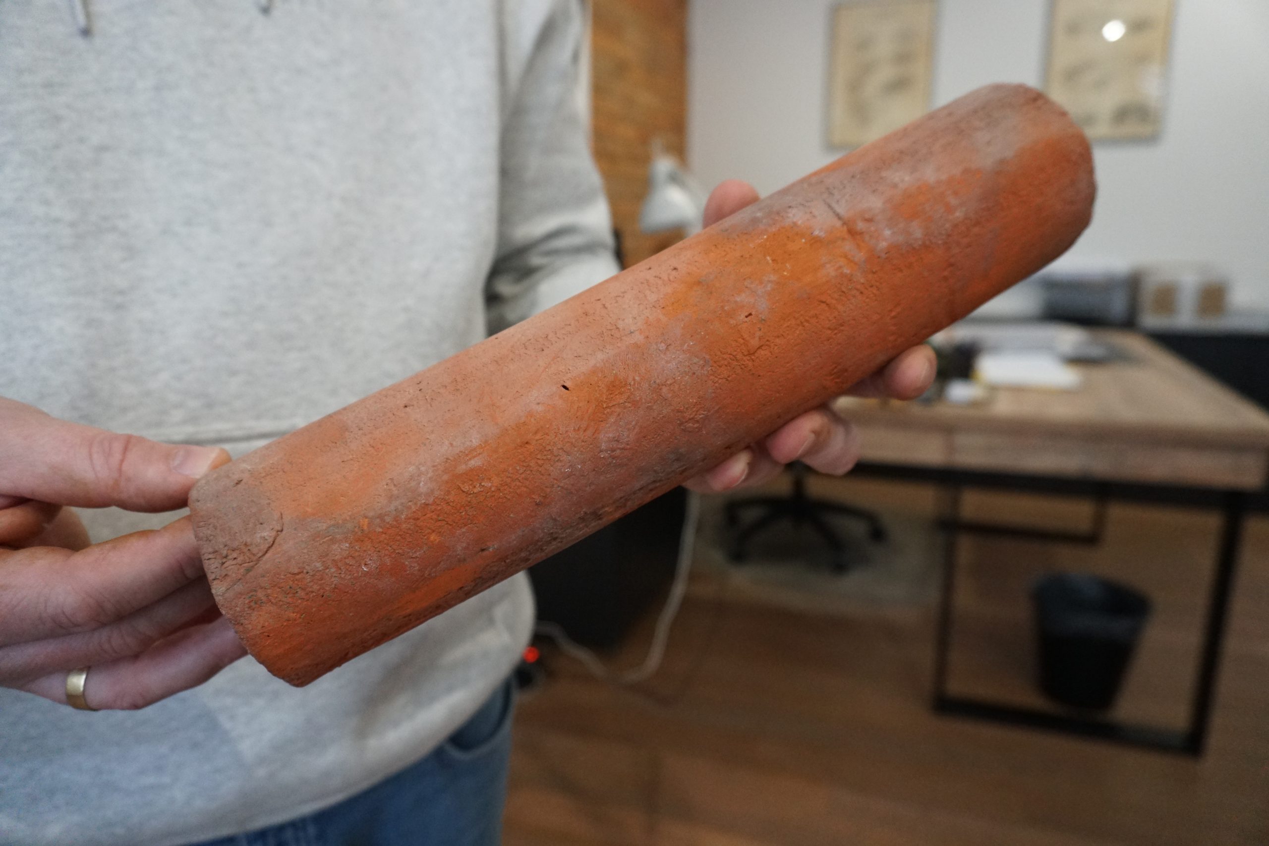 Sprzęt geodezyjny dawniej – rurka drenarska jako podcentr lub znak osnowy geodezyjnej